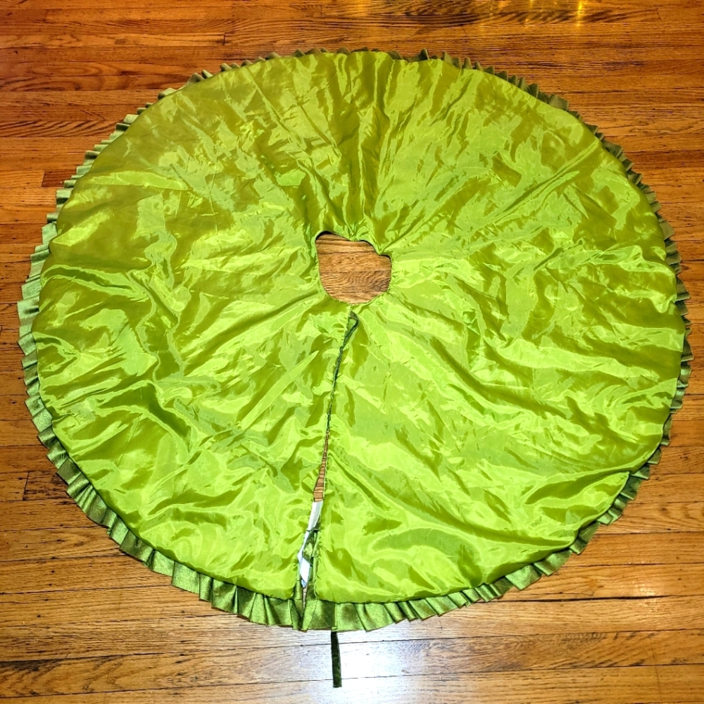 54" Ruffled Tree Skirt - Picture 3 of 7